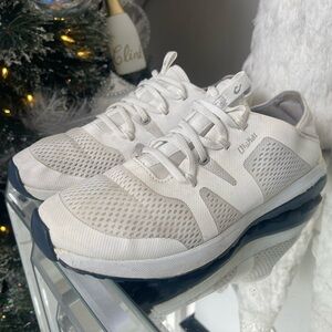 OluKai Women's Huia Sneakers